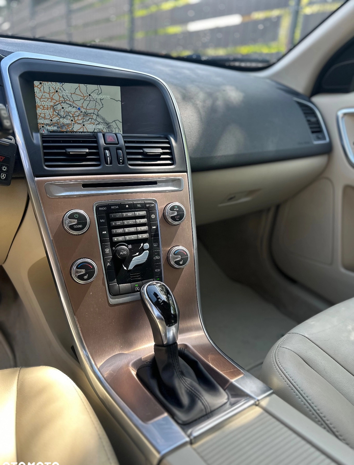 Volvo XC 60 cena 64990 przebieg: 240994, rok produkcji 2015 z Skalbmierz małe 352